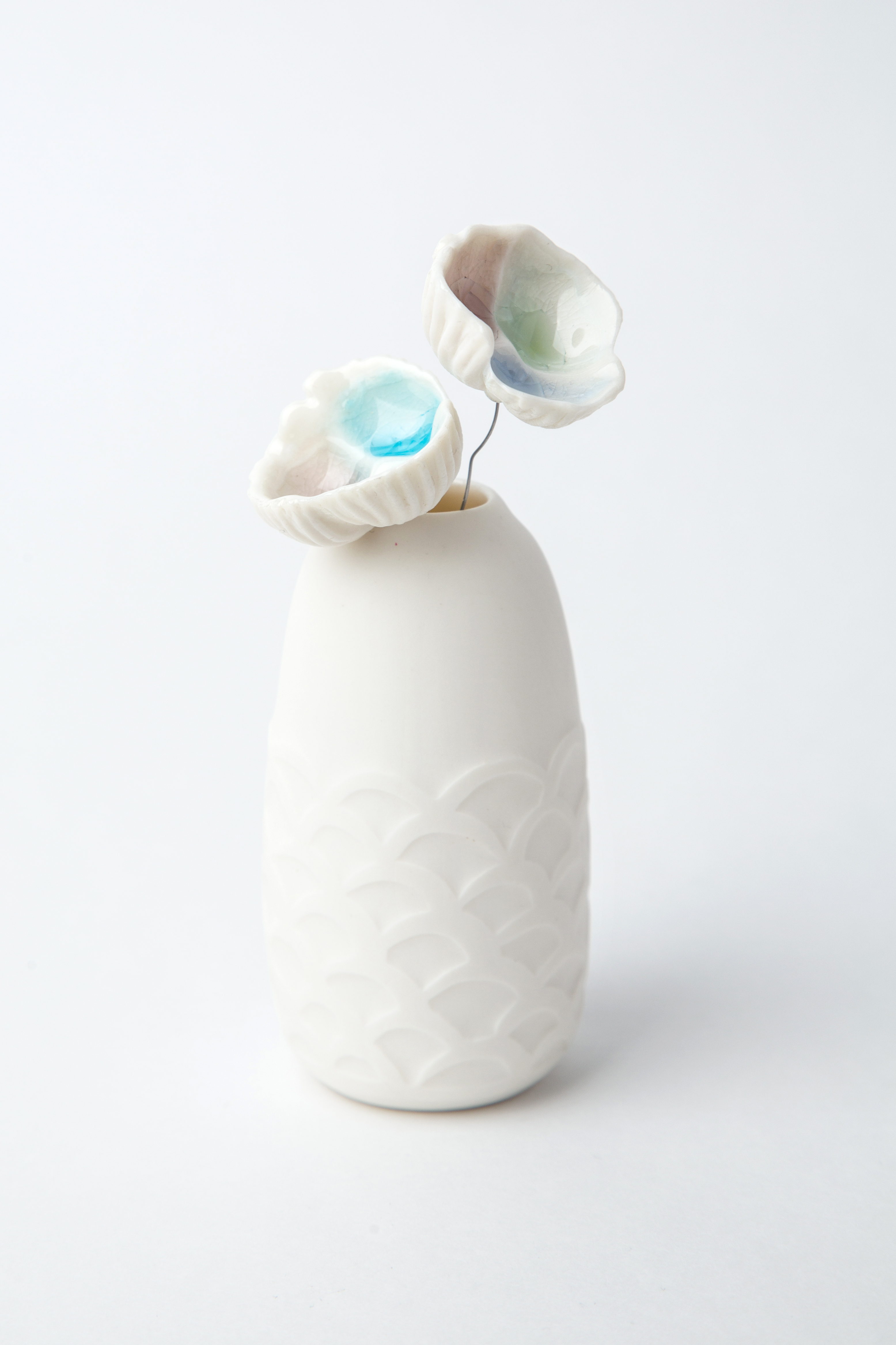Soliflore, Motif Ecaille et petites fleurs en porcelaine